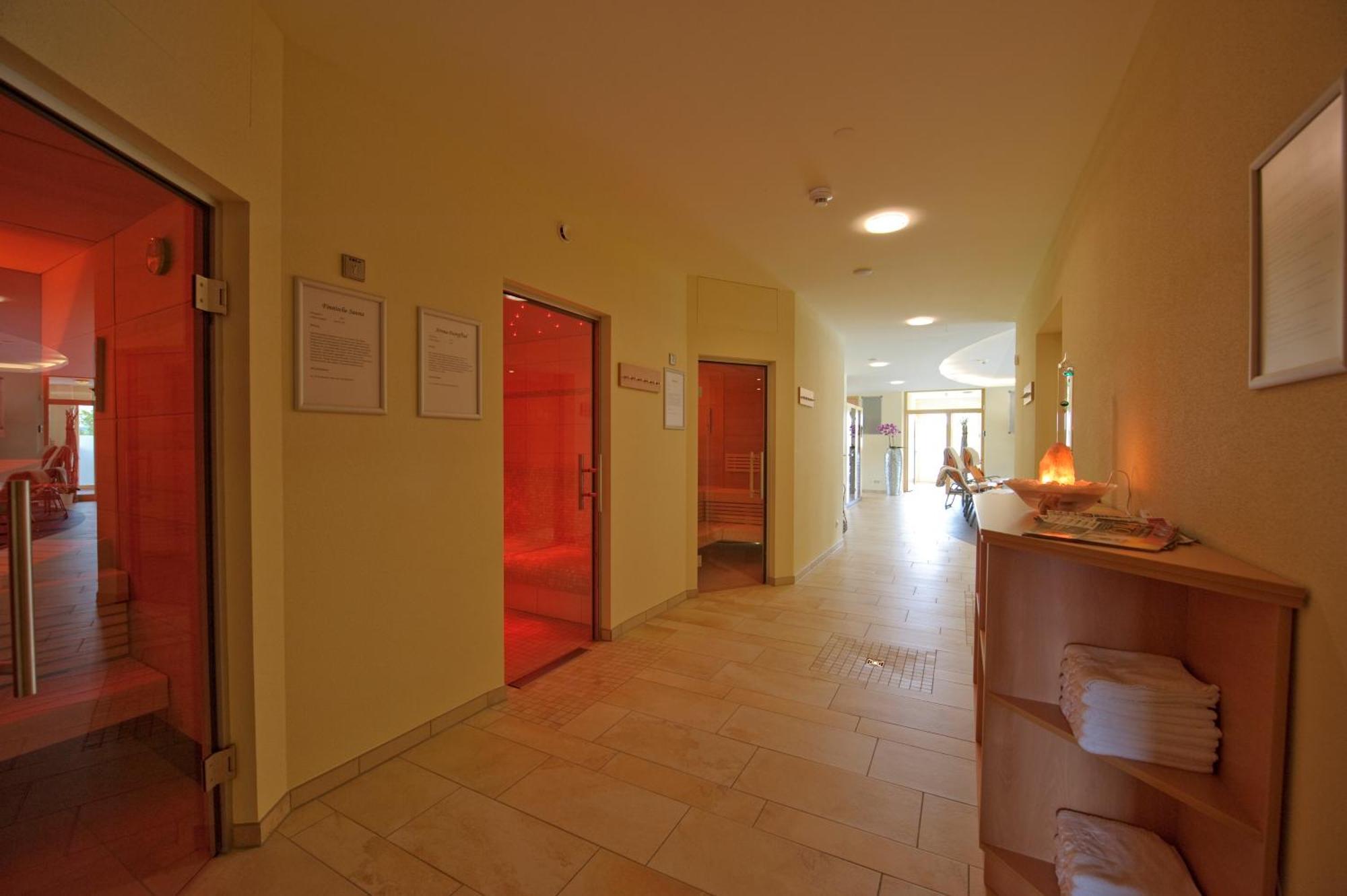 Land-Gut-Hotel Hotel Adlerbraeu Gunzenhausen Esterno foto