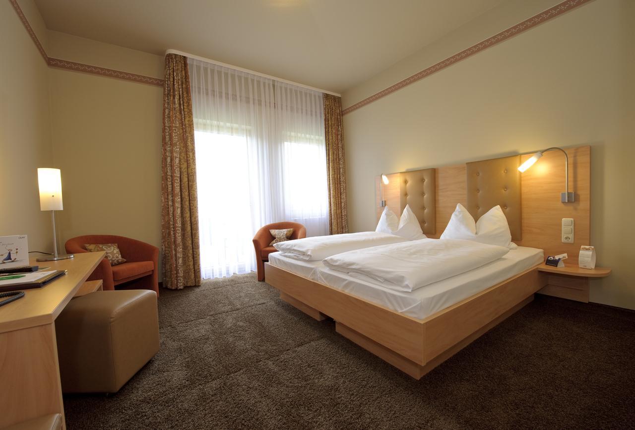 Land-Gut-Hotel Hotel Adlerbraeu Gunzenhausen Esterno foto