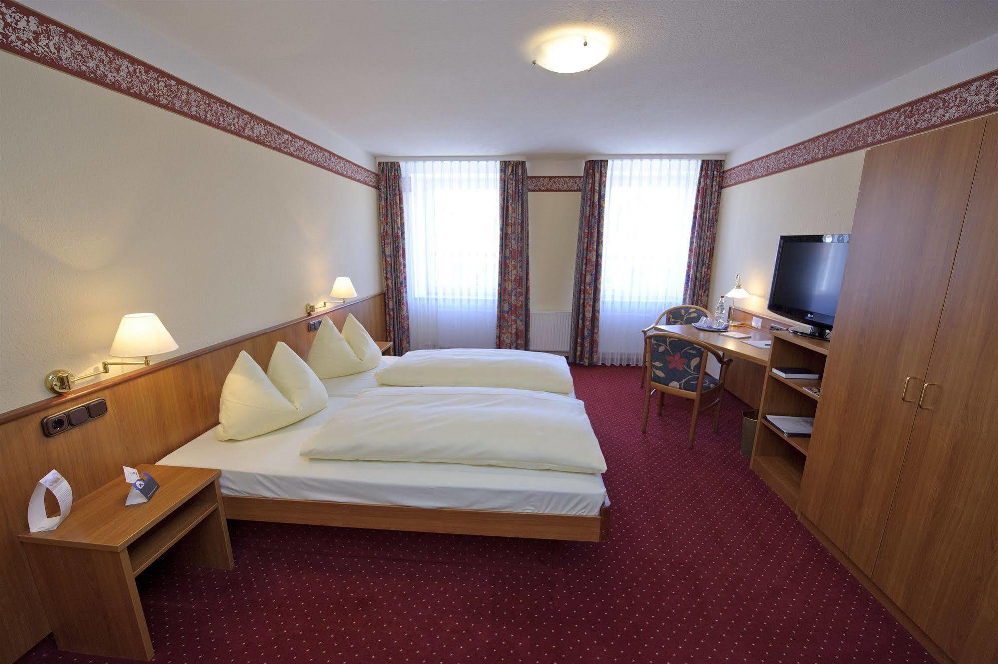 Land-Gut-Hotel Hotel Adlerbraeu Gunzenhausen Esterno foto